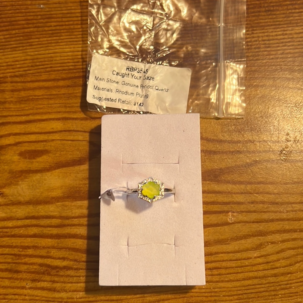RBP Bomb Party Caught Your Gaze Genuine Peridot Quartz Ring